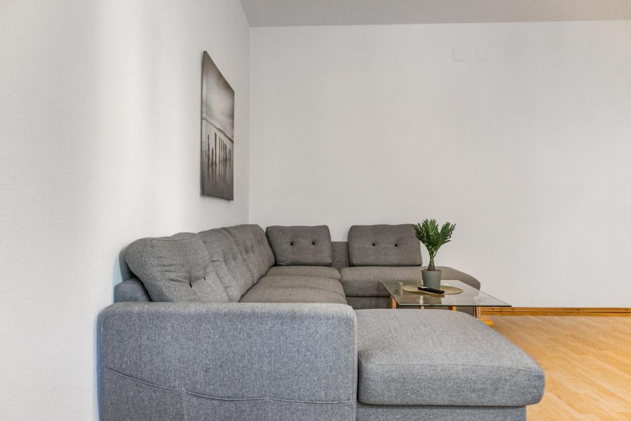 Welcoming 3Br Budget Apt. Well Connected Вена Экстерьер фото